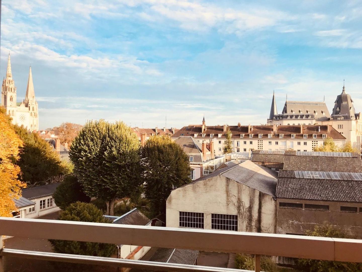 Appartement Avec Parking Et Balcon Vue Cathedrale Шартр Экстерьер фото